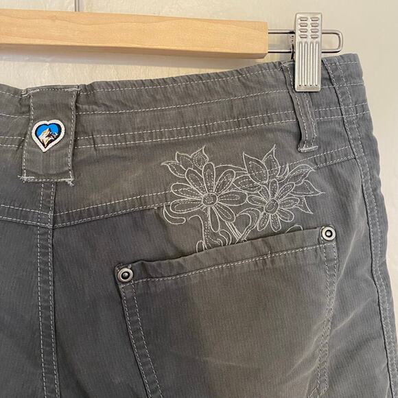 Kuhl Womens Sz 2 Embroidered Capri Pant Outdoor Hiking Gorpcore Goth Grey Y2K - Picture 5 of 6